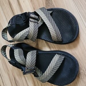 Chaco Striped Black and Tan Sandals   1- Inch Wide Strap  Mens Size 12